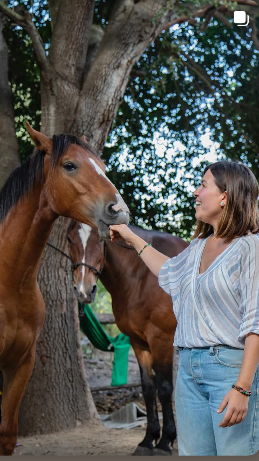 Carolina con los caballos
