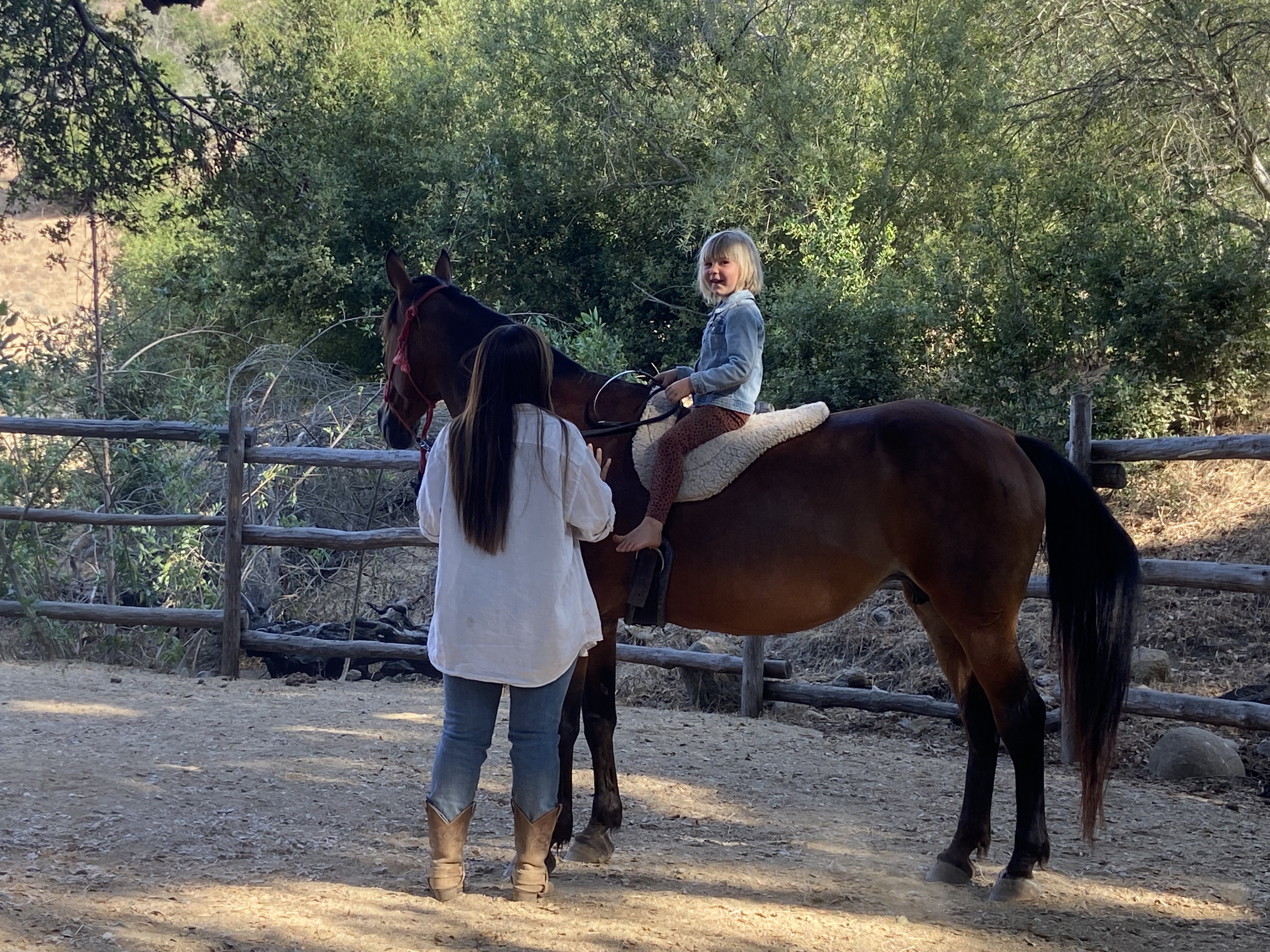 Niña en equinoterapia Heart Horse